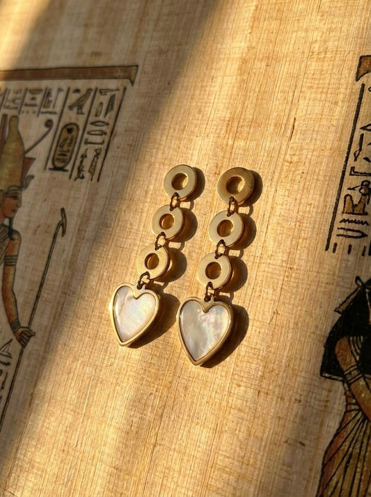 Chic Geometric Linked Earrings with White Resin Heart Charms